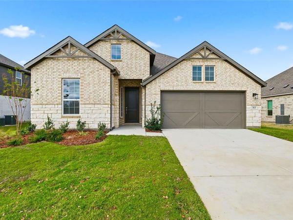 565 Pebble Drive, Waxahachie, TX 75167