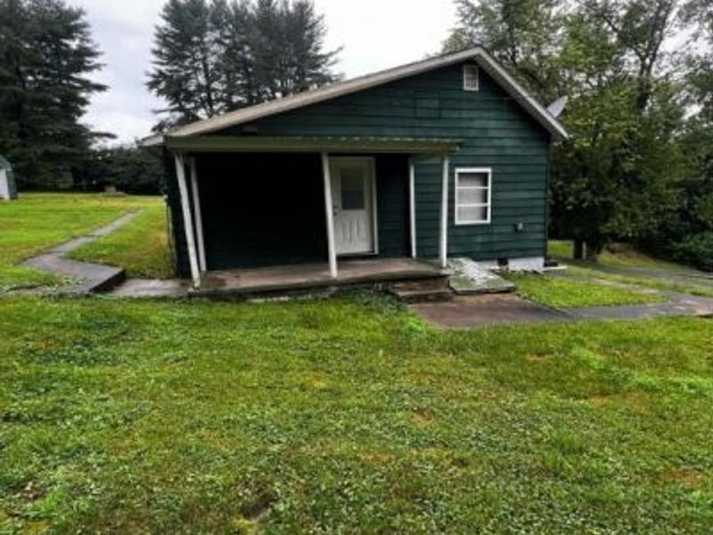 9894 Salem Hollow RD Road NE, New Straitsville, OH 43150 Photo 2