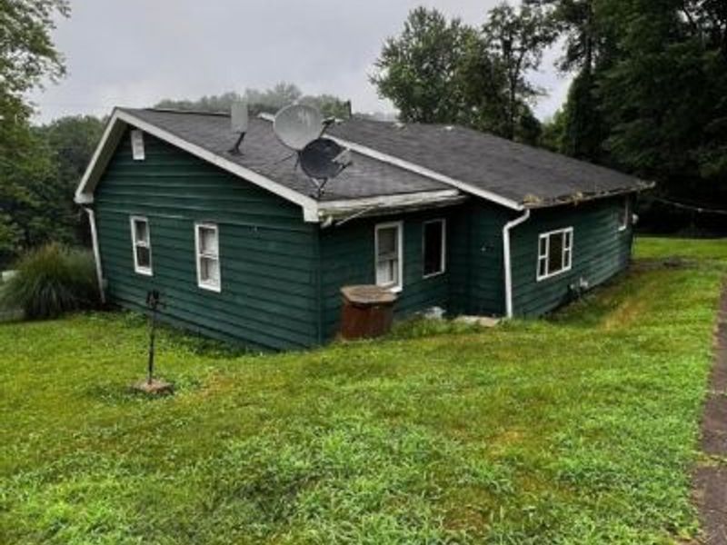 9894 Salem Hollow RD Road NE, New Straitsville, OH 43150 Photo 3