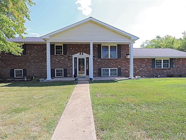 200 Lisa Drive, Farmington, MO 63640