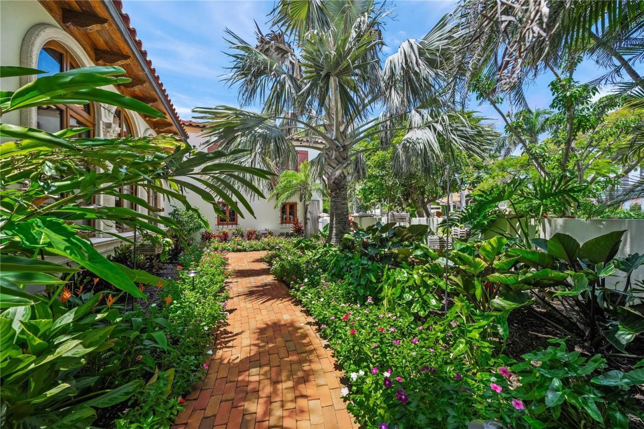 139 S Washington Drive, Sarasota, FL 34236 Photo