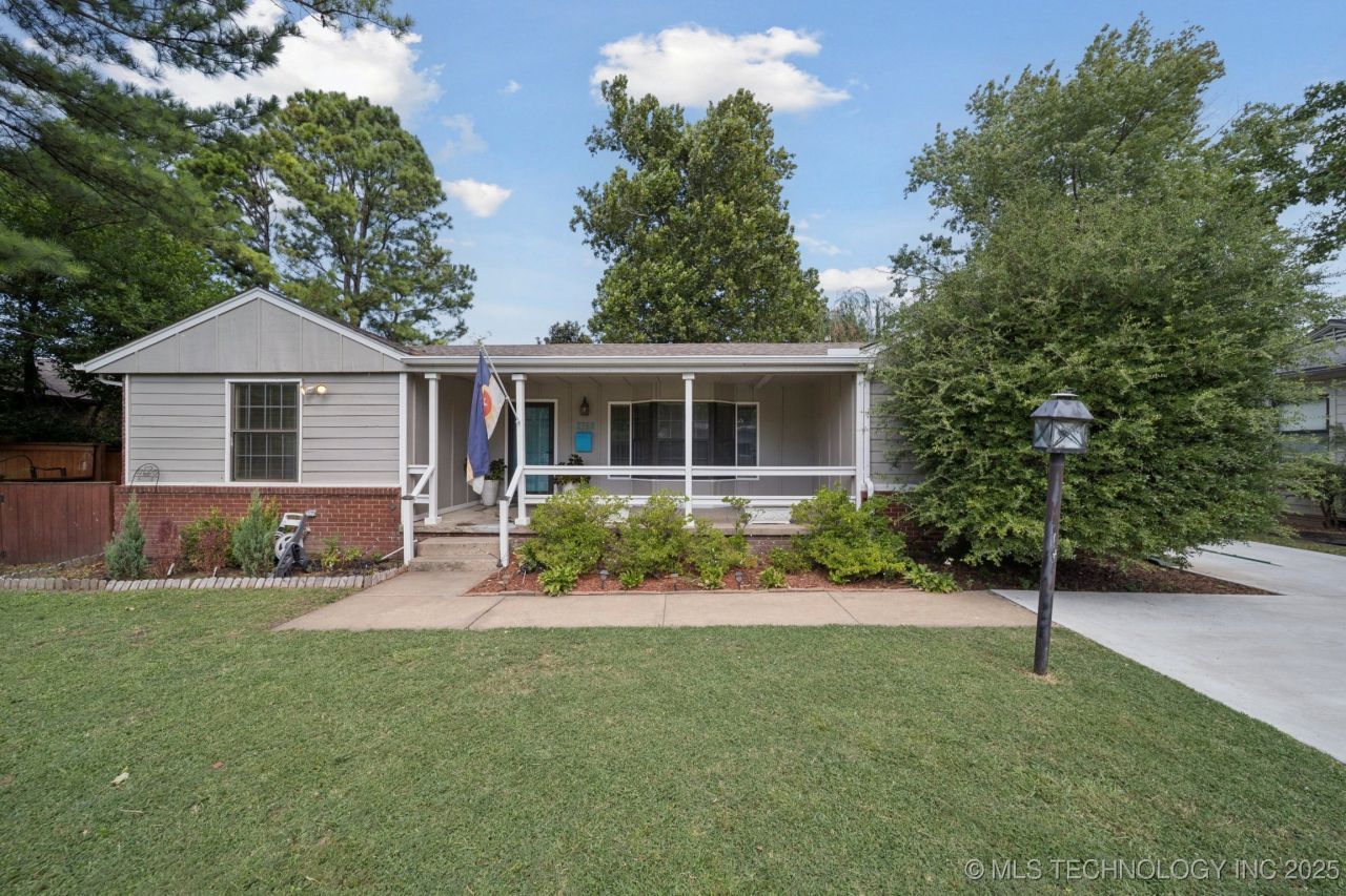 2760 S Gary Drive, Tulsa, OK 74114 Main Photo