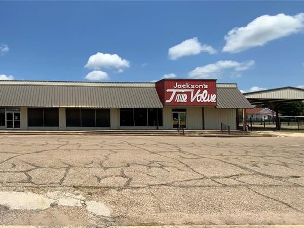 405 E Commerce Street, Mexia, TX 76667