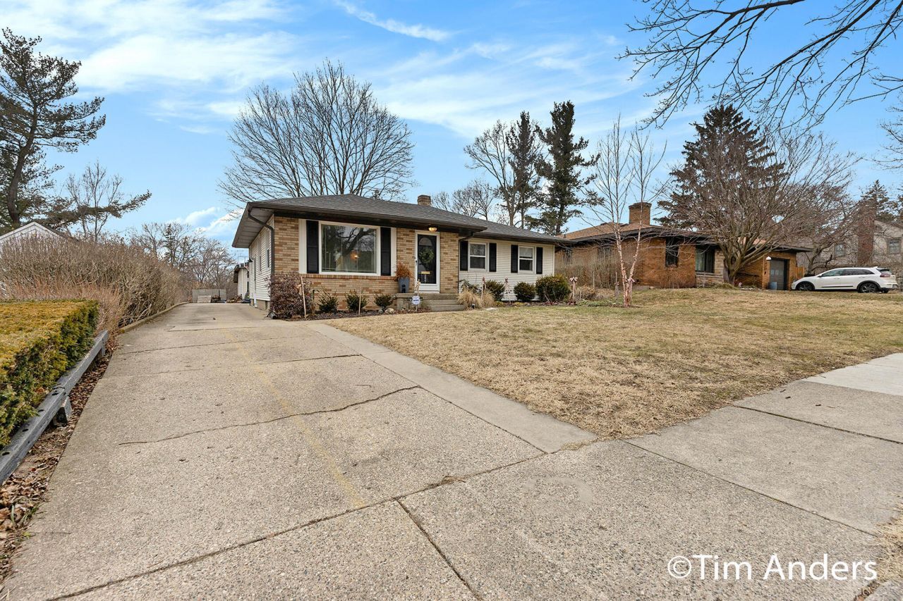 2427 Sinclair Avenue Ne, Grand Rapids, MI 49505 Main Photo