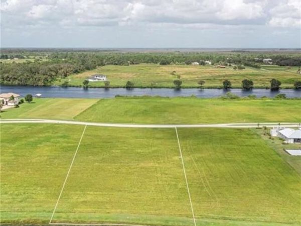 22742 Yellow Button LN, ALVA, FL 33920