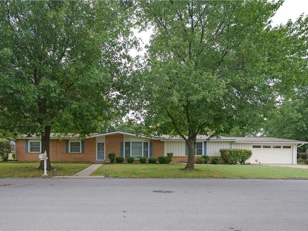 111 N Edgewood Drive, Coffeyville, KS 67337