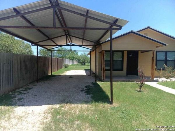 183 Couser, Charlotte, TX 78011