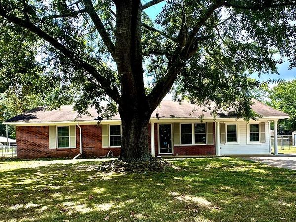 231 Greenbriar Cir, Pontotoc, MS 38863