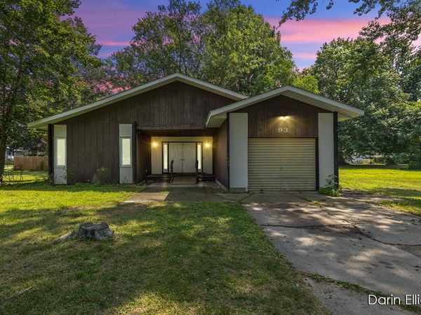 93 N Robinson Street, Lyons, MI 48851