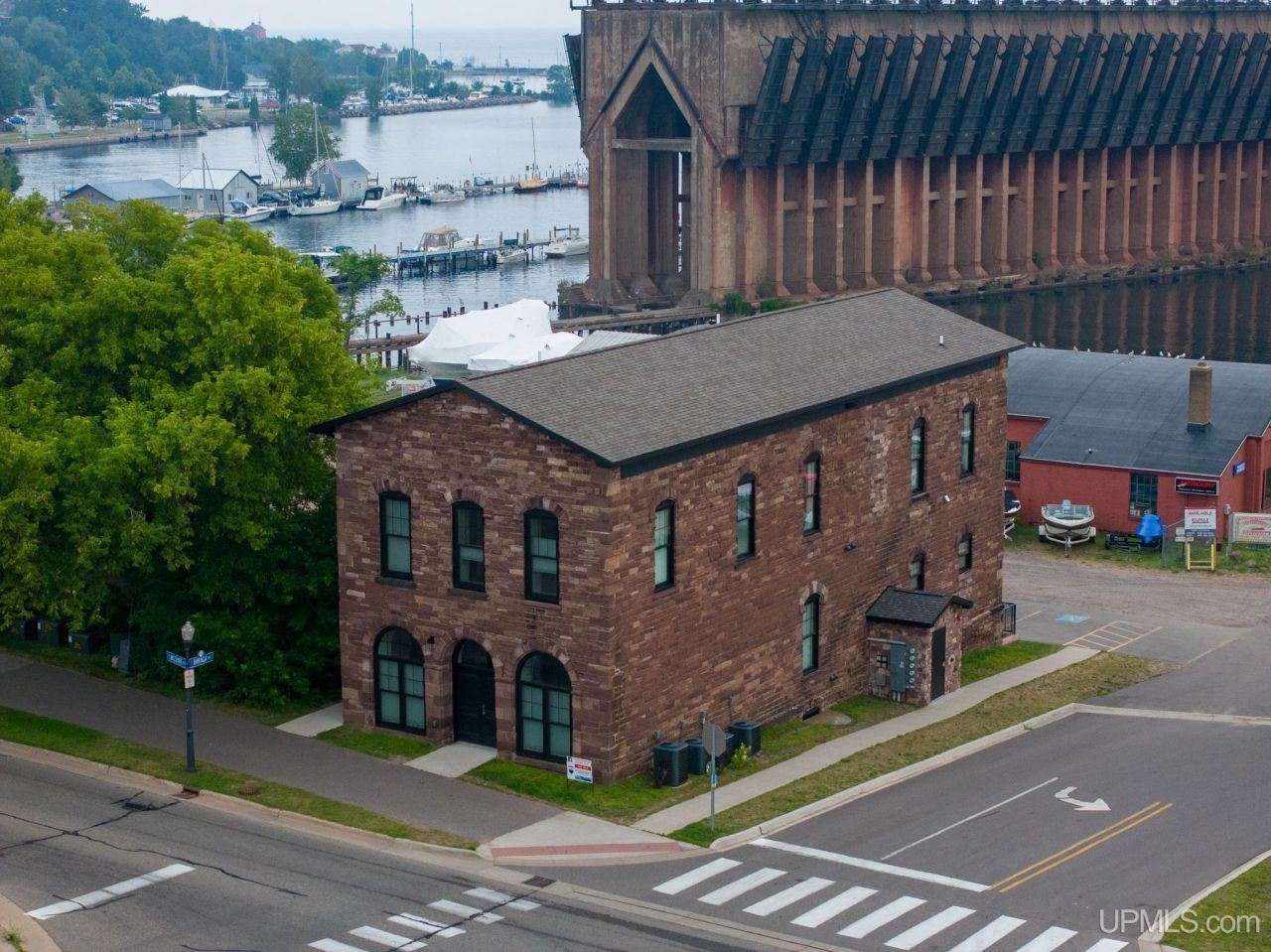 311 S Lakeshore Boulevard, Marquette, MI 49855 Main Photo