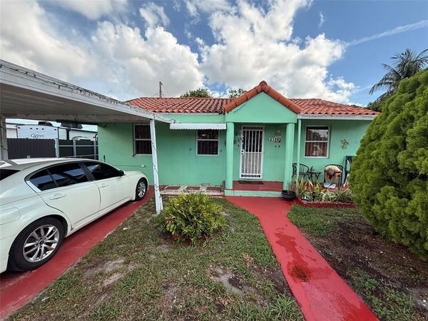 2377 NW 84th St, Miami, FL 33147