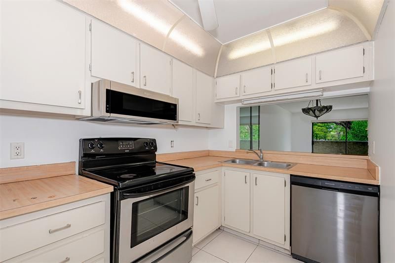 6075 N Sabal Palm Boulevard, Unit 204, Tamarac, FL 33319 Photo