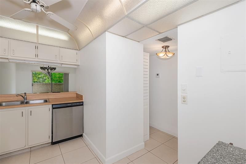 6075 N Sabal Palm Boulevard, Unit 204, Tamarac, FL 33319 Photo