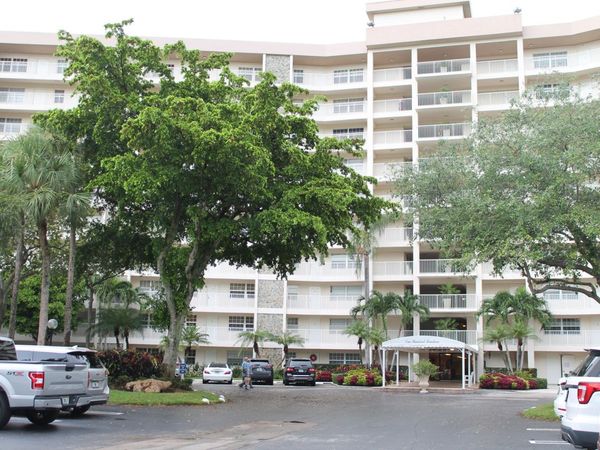 3507 Oaks Way, Unit 603, Pompano Beach, FL 33069