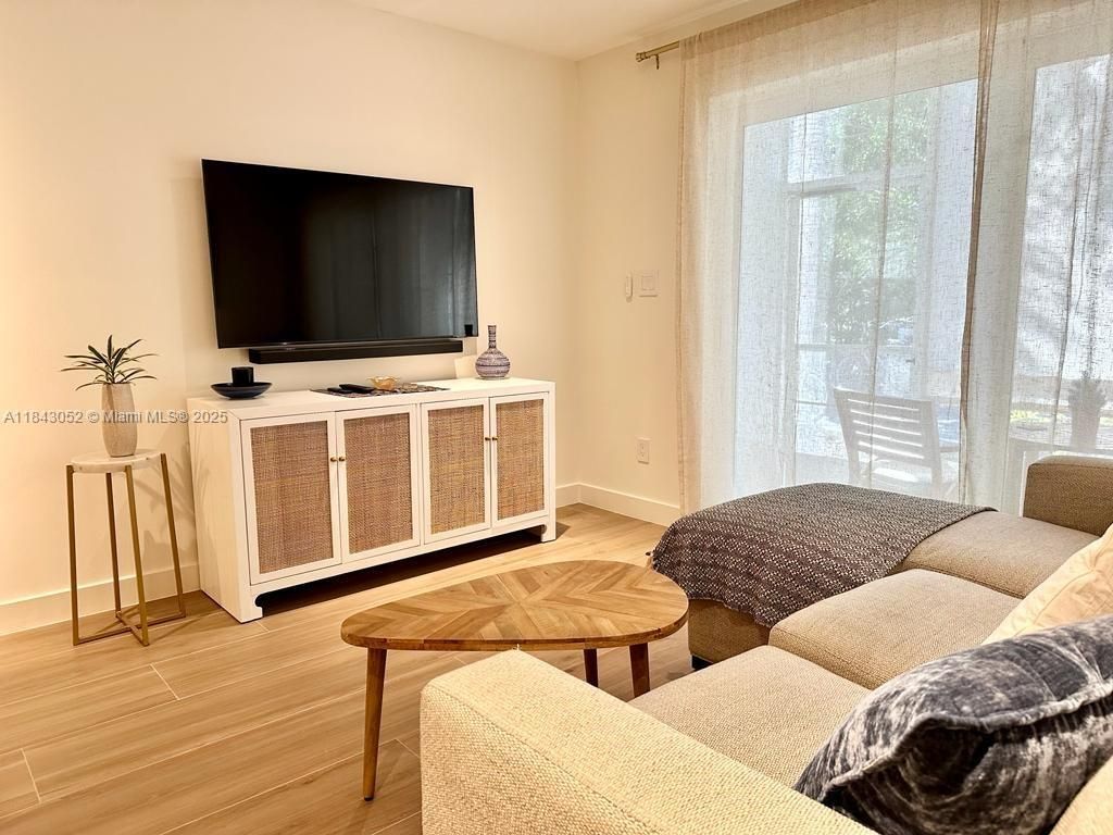 72 S 7, Unit 112, Naples, FL 34102 Photo