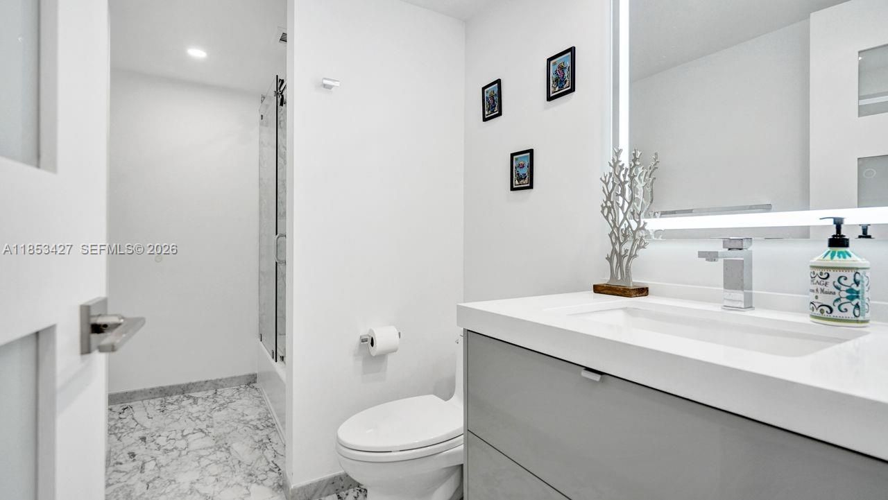 5757 Collins Ave, Unit 1605, Miami Beach, FL 33140 Photo