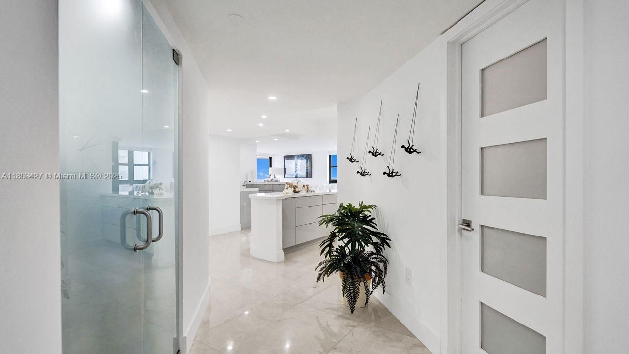 5757 Collins Ave, Unit 1605, Miami Beach, FL 33140 Photo