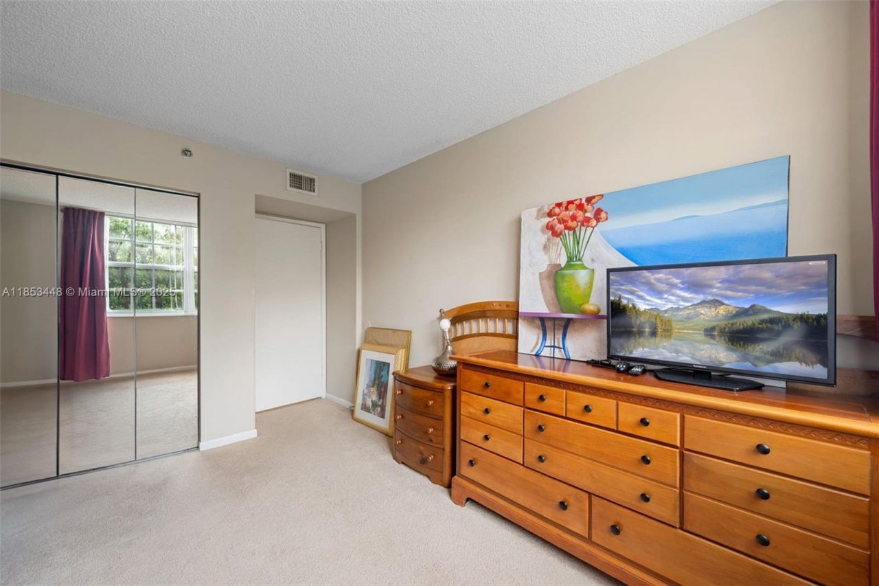 19999 E Country Club Dr, Unit 1208, Aventura, FL 33180 Photo