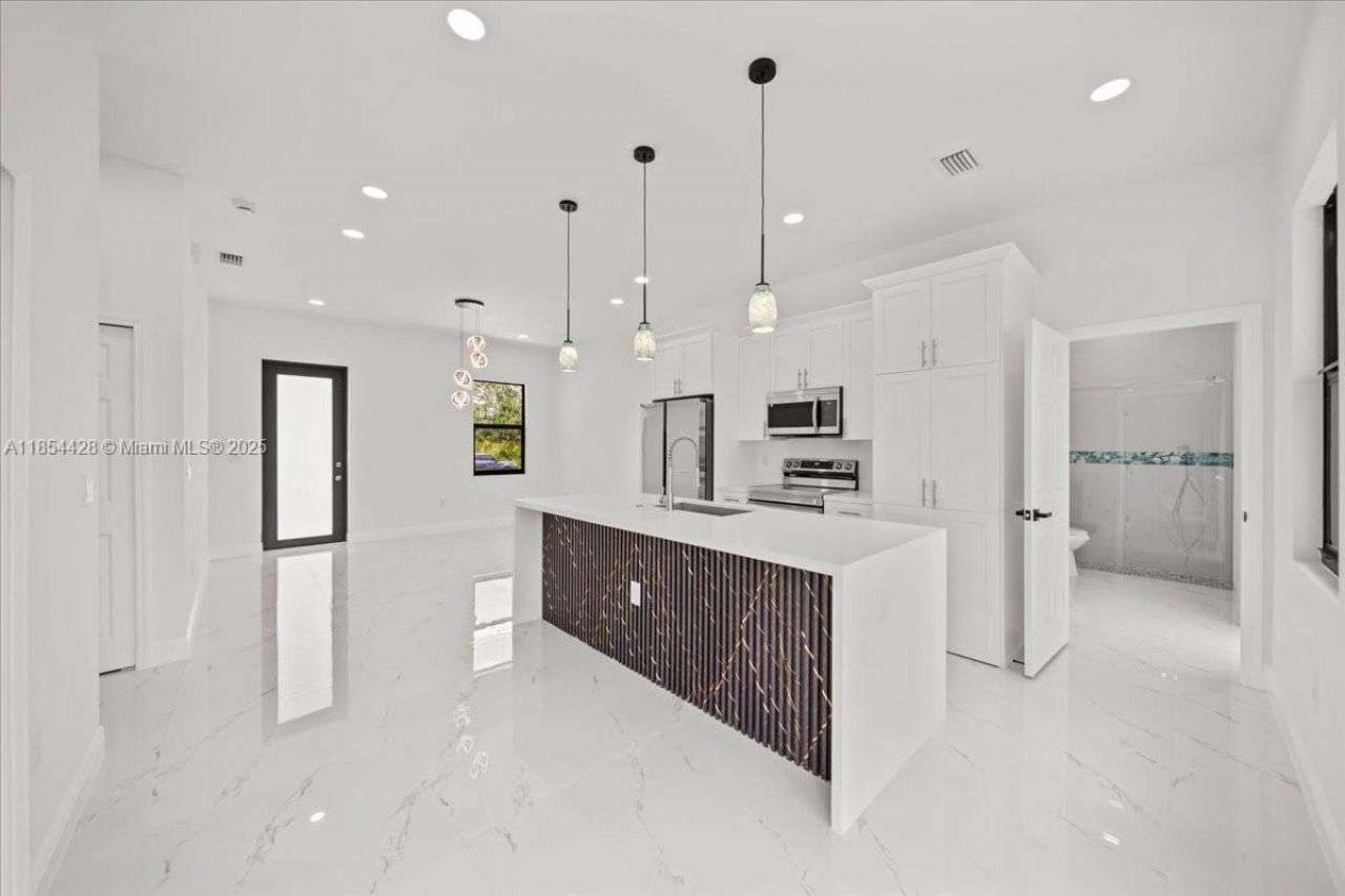 1262 Bowles Ave, Lehigh Acres, FL 33913 Photo