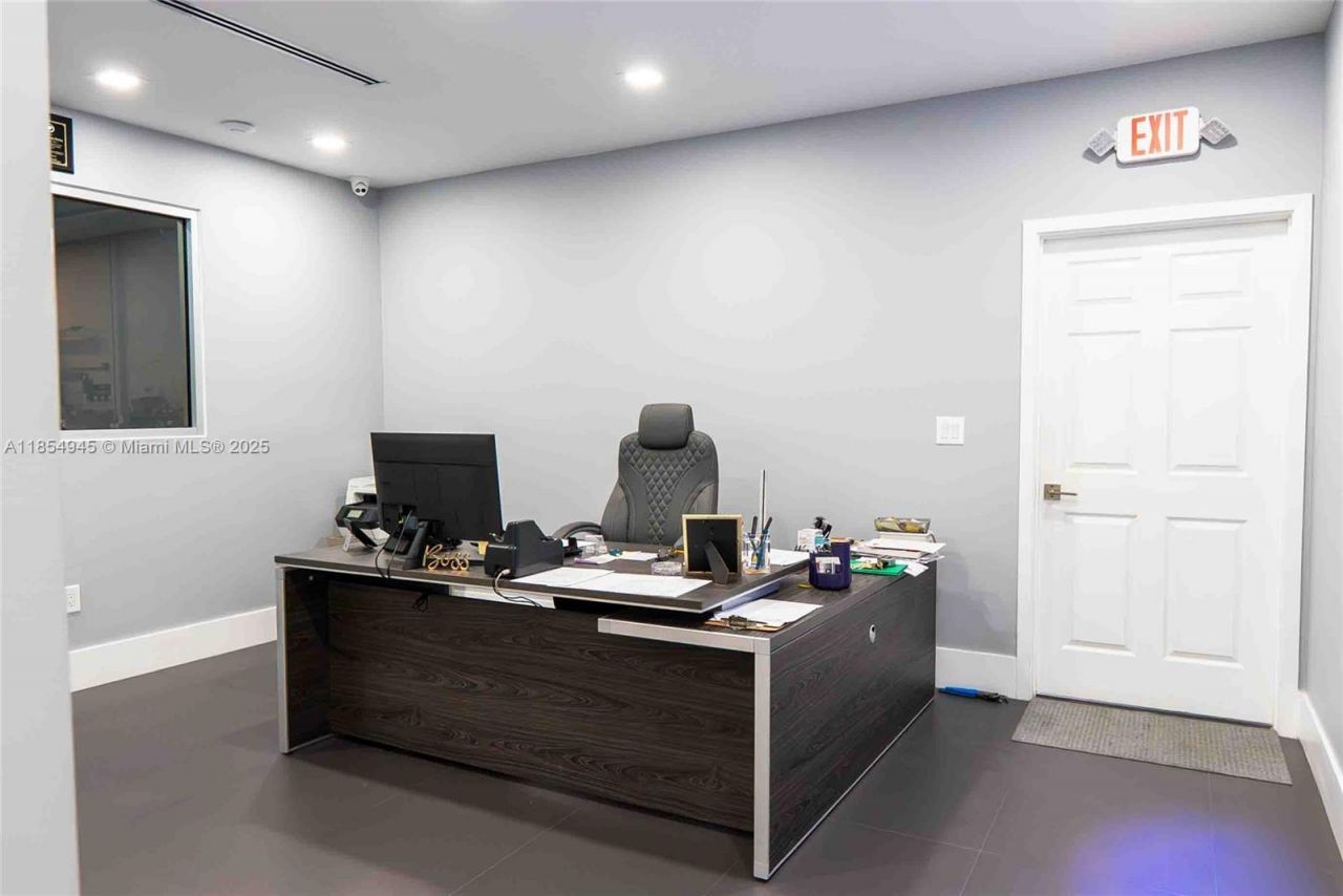 500 W 84th St, Hialeah, FL 33014 Photo