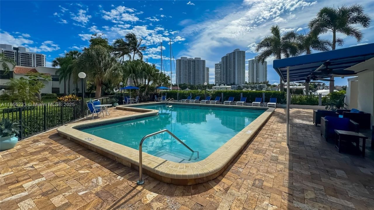 3570 Magellan Cir, Unit 222-2, Aventura, FL 33180 Photo