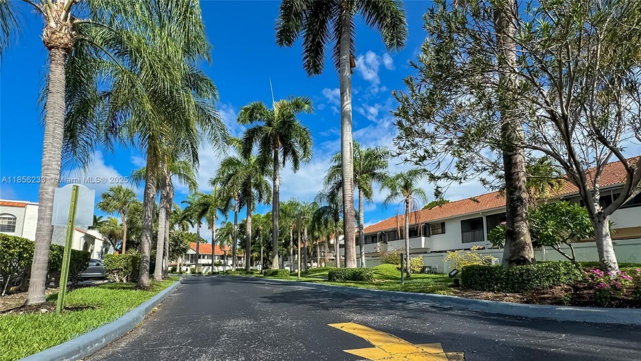 3570 Magellan Cir, Unit 222-2, Aventura, FL 33180 Photo