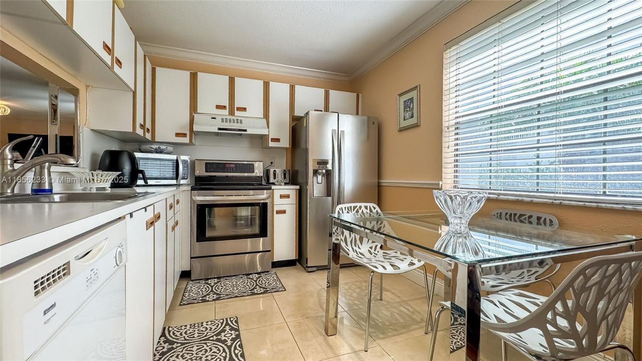 3570 Magellan Cir, Unit 222-2, Aventura, FL 33180 Photo