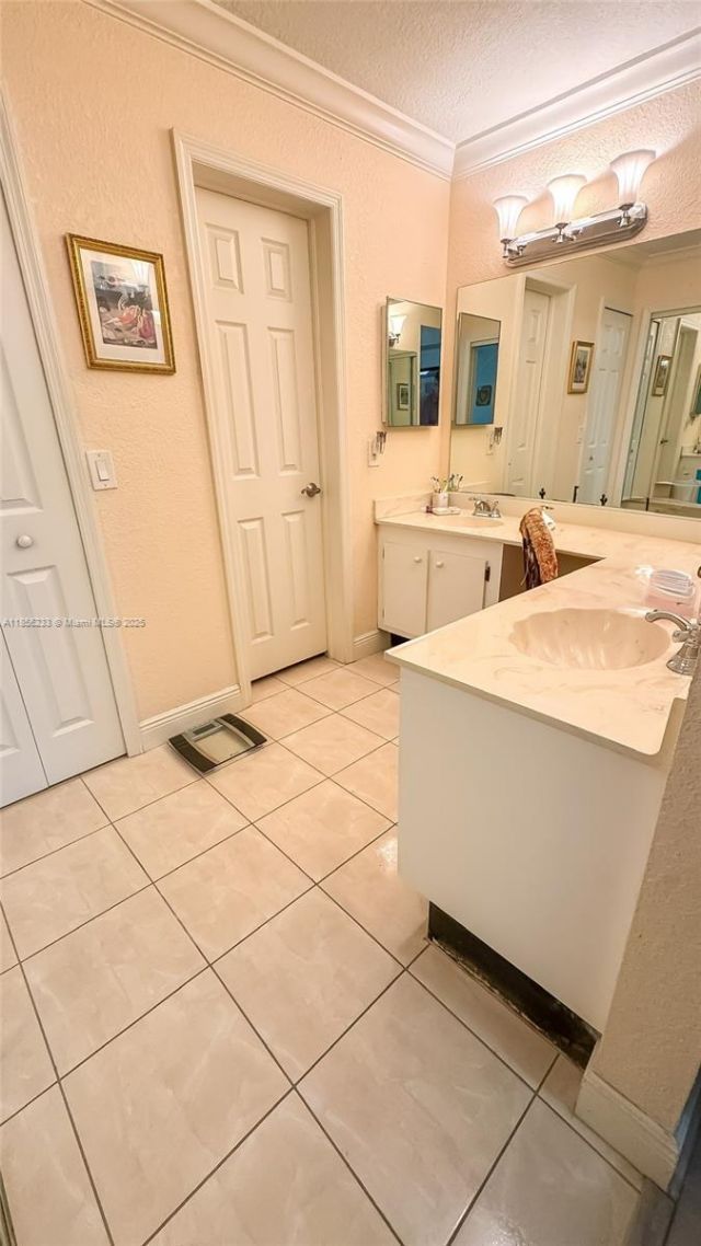 3570 Magellan Cir, Unit 222-2, Aventura, FL 33180 Photo