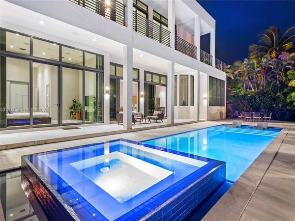 2700 NE 18th St, Fort Lauderdale, FL 33305