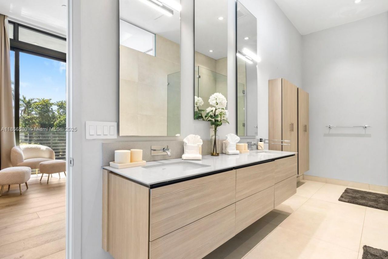 2700 NE 18th St, Fort Lauderdale, FL 33305 Photo