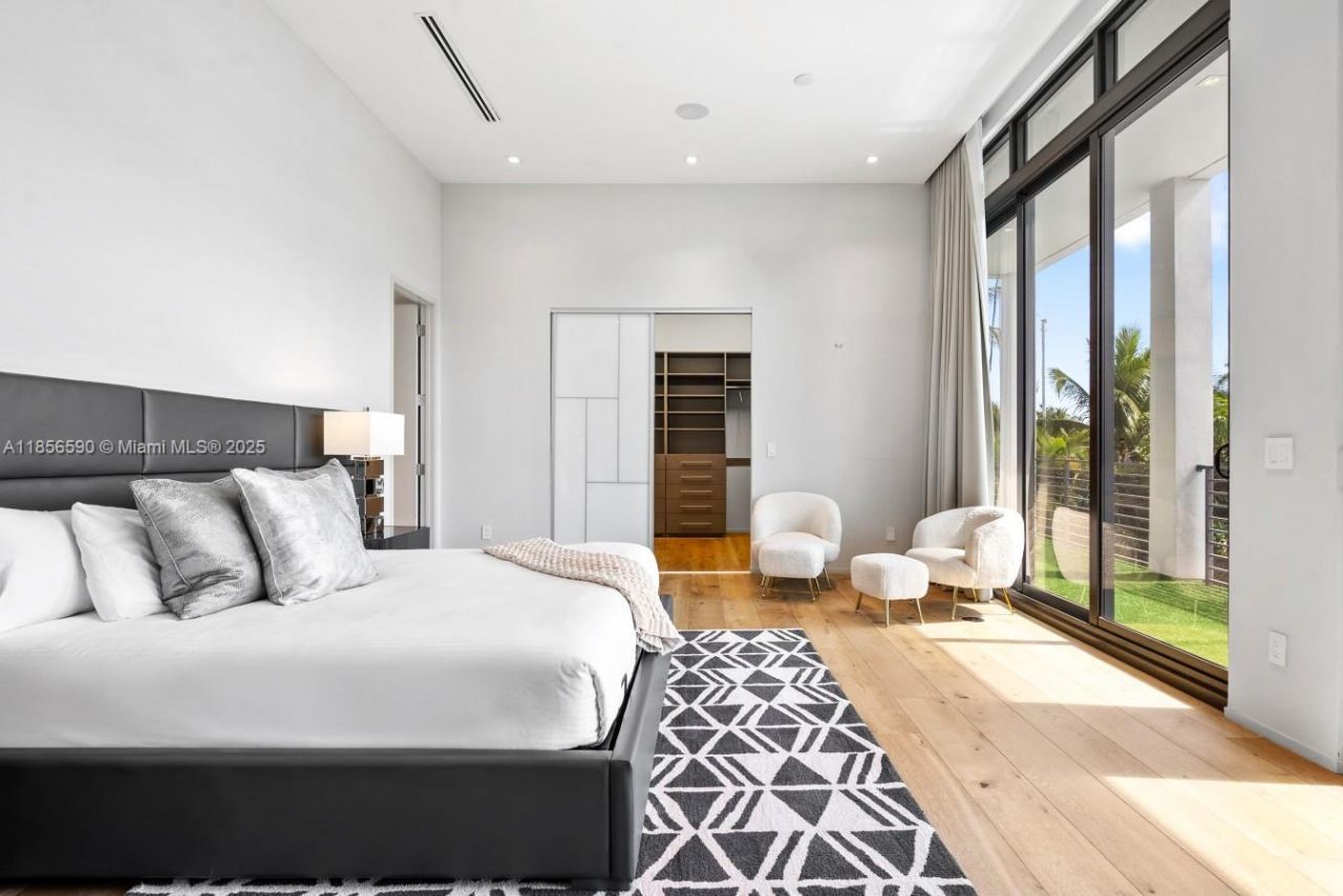 2700 NE 18th St, Fort Lauderdale, FL 33305 Photo