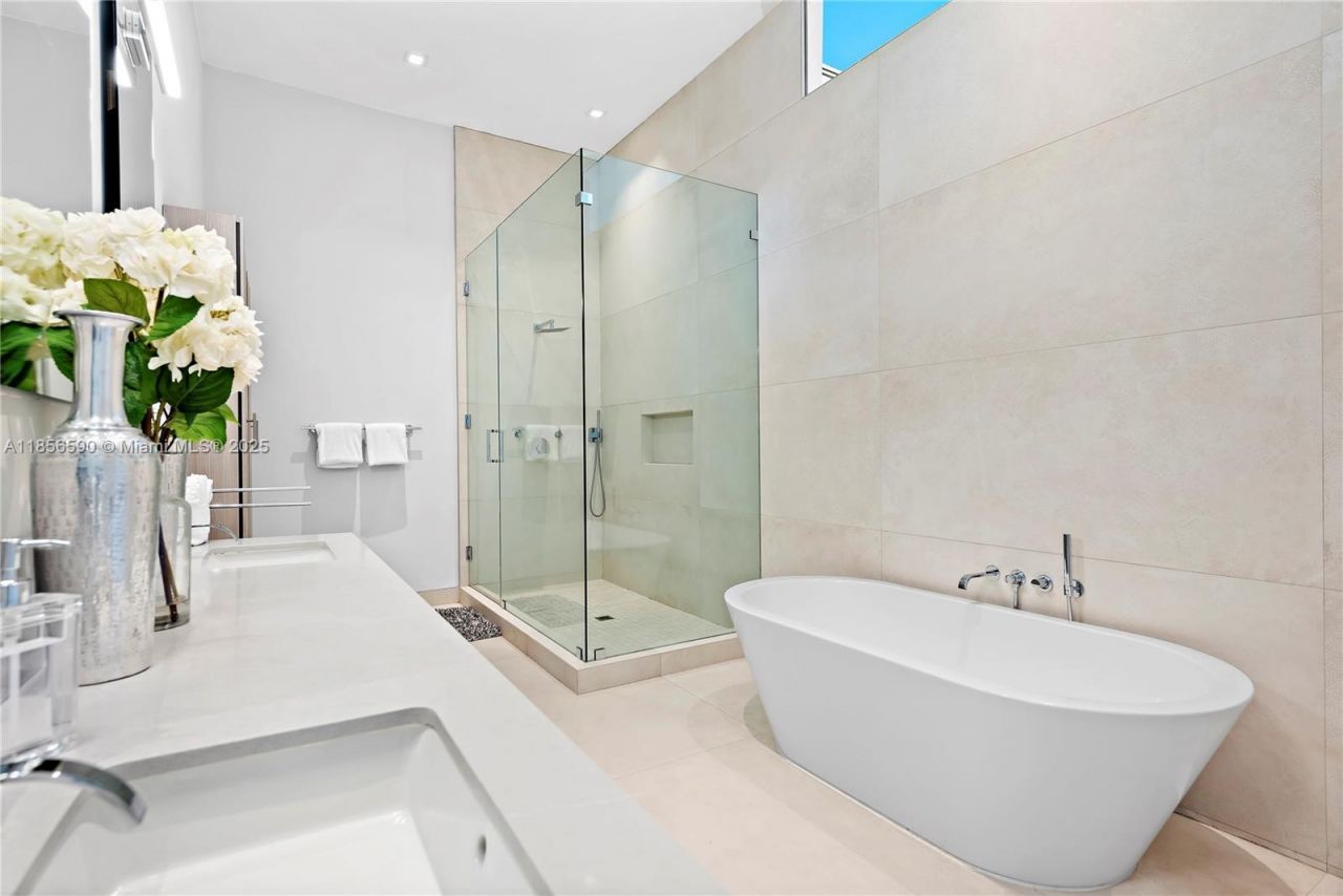 2700 NE 18th St, Fort Lauderdale, FL 33305 Photo