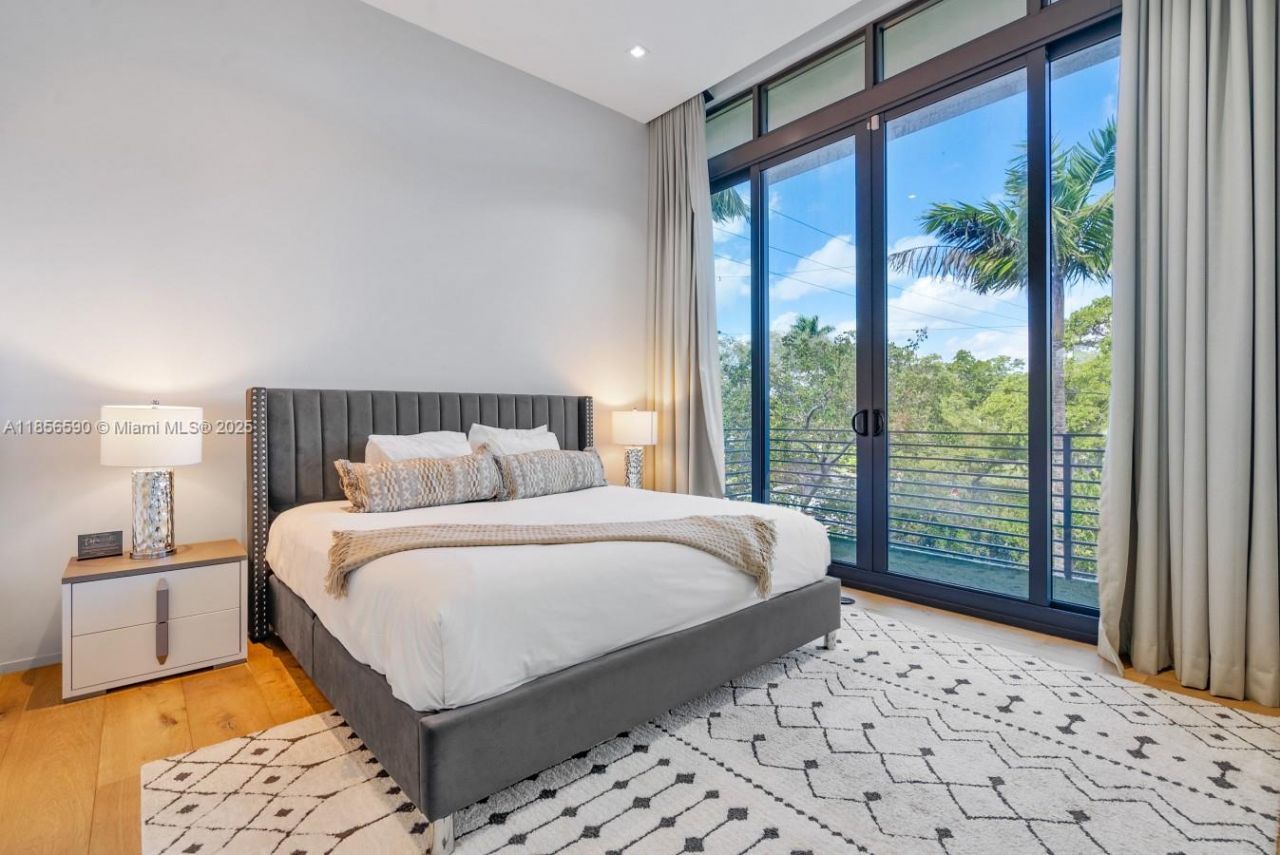 2700 NE 18th St, Fort Lauderdale, FL 33305 Photo