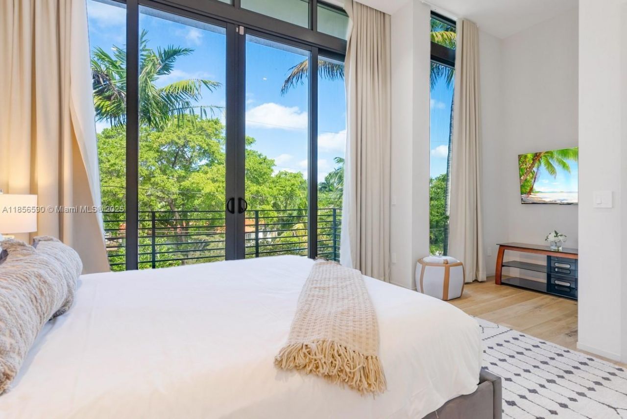 2700 NE 18th St, Fort Lauderdale, FL 33305 Photo