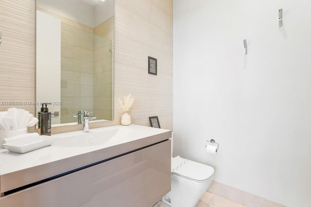 2700 NE 18th St, Fort Lauderdale, FL 33305 Photo