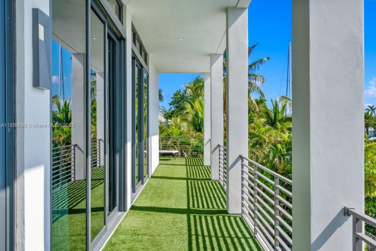 2700 NE 18th St, Fort Lauderdale, FL 33305 Photo