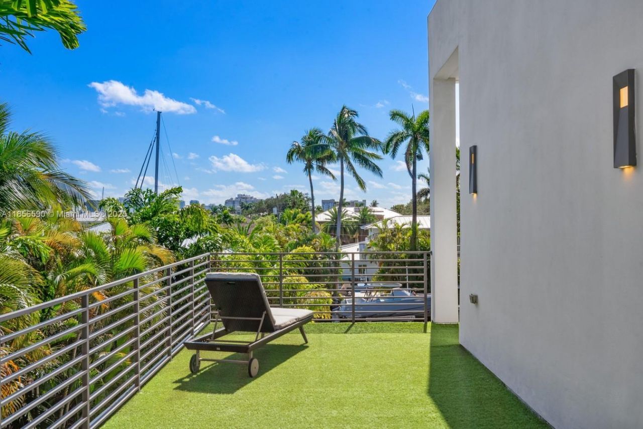 2700 NE 18th St, Fort Lauderdale, FL 33305 Photo