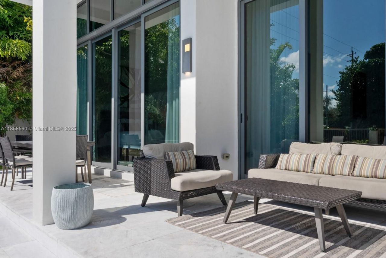 2700 NE 18th St, Fort Lauderdale, FL 33305 Photo