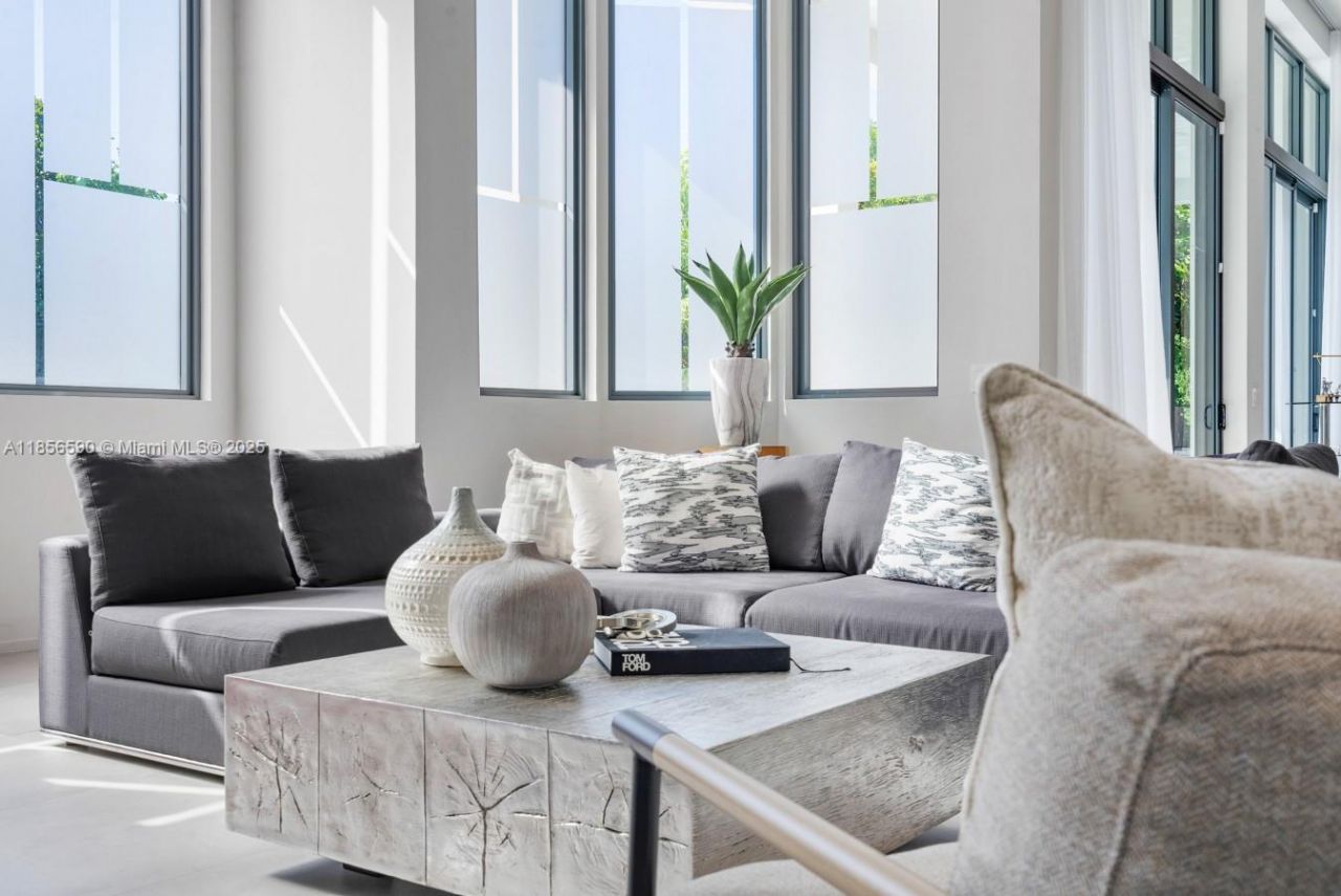 2700 NE 18th St, Fort Lauderdale, FL 33305 Photo