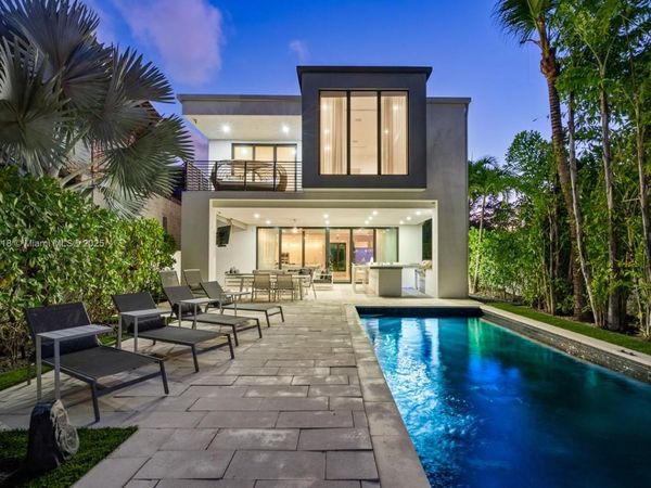 310 SE 11th Ave, Fort Lauderdale, FL 33301