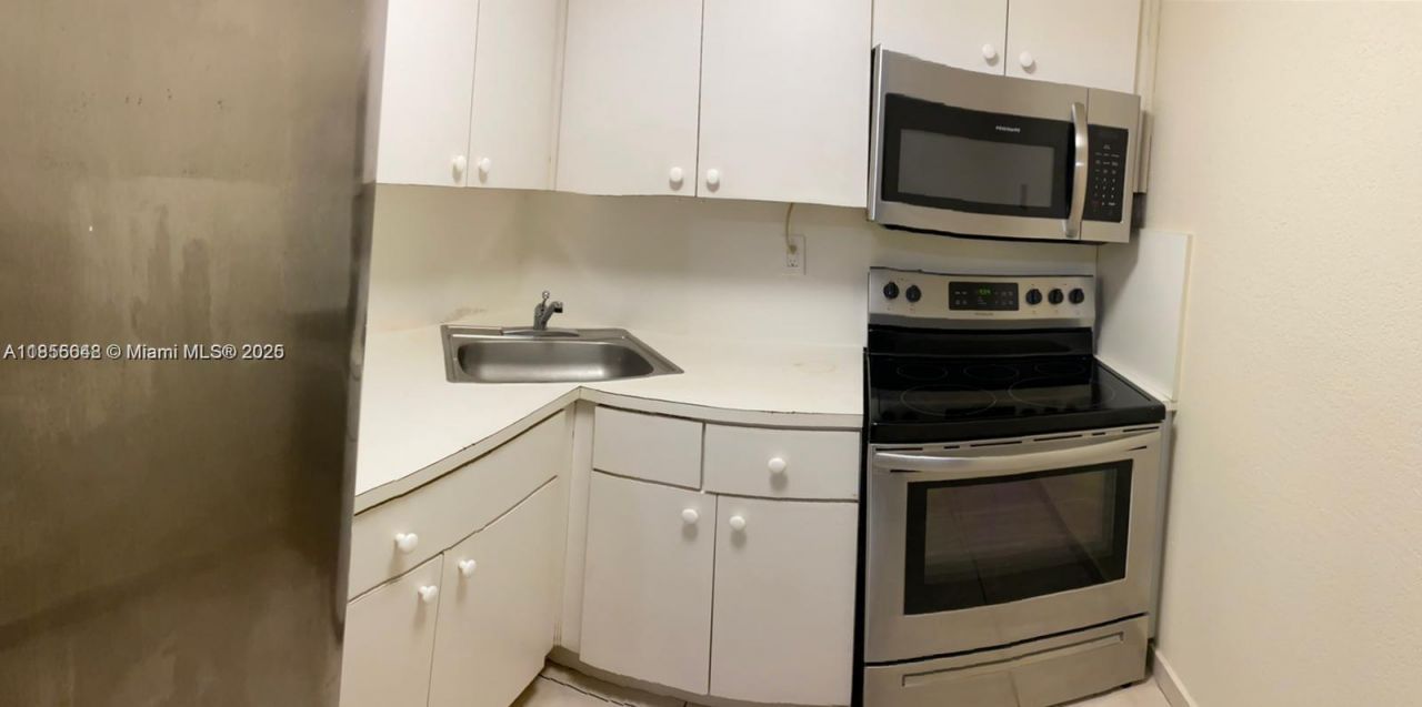 666 W 81st St, Unit 220, Hialeah, FL 33014 Photo