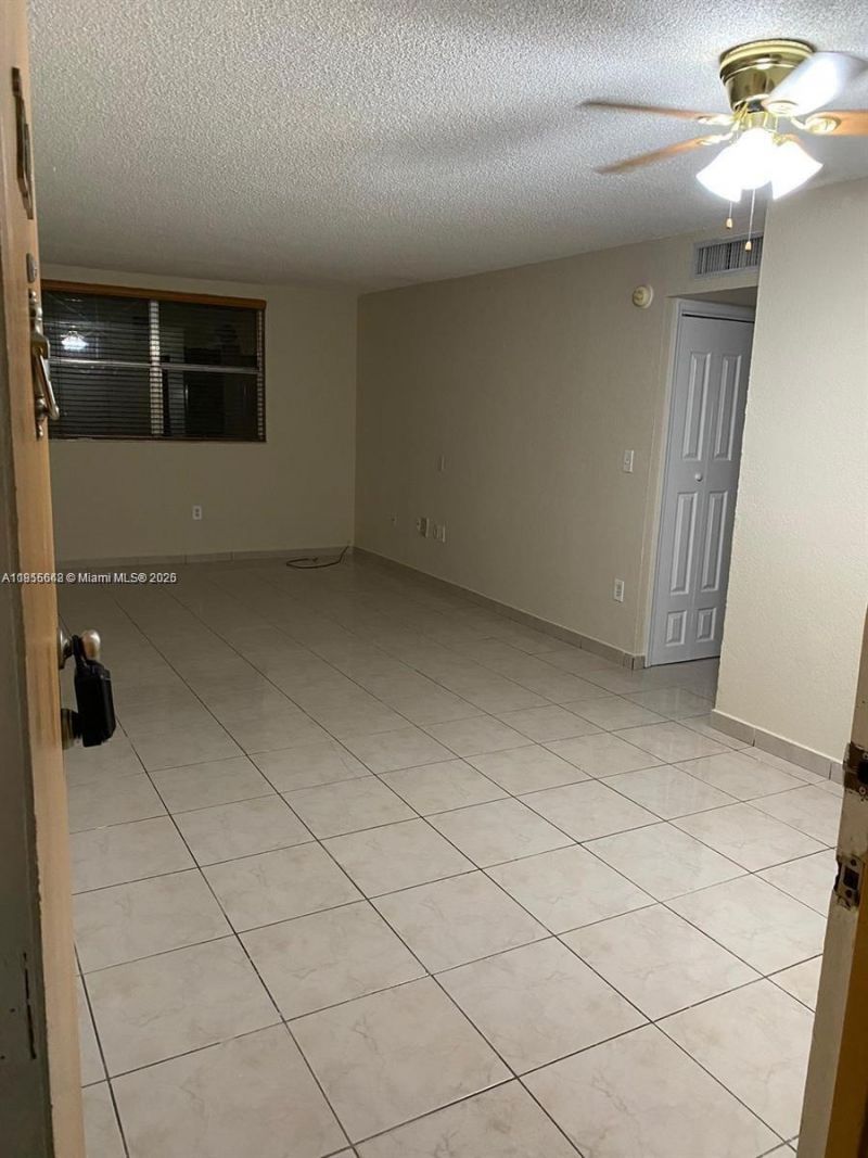 666 W 81st St, Unit 220, Hialeah, FL 33014 Photo