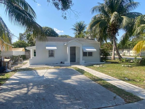 894 NW 108th St, Miami, FL 33168