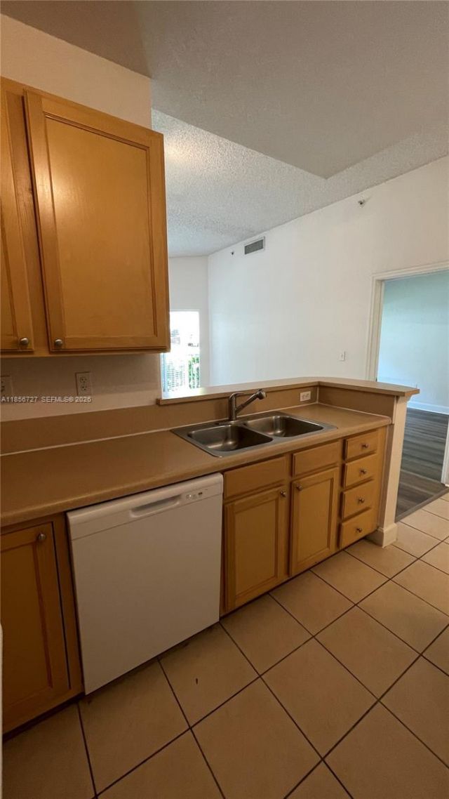 6001 SW 70th St, Unit 127, South Miami, FL 33143 Photo