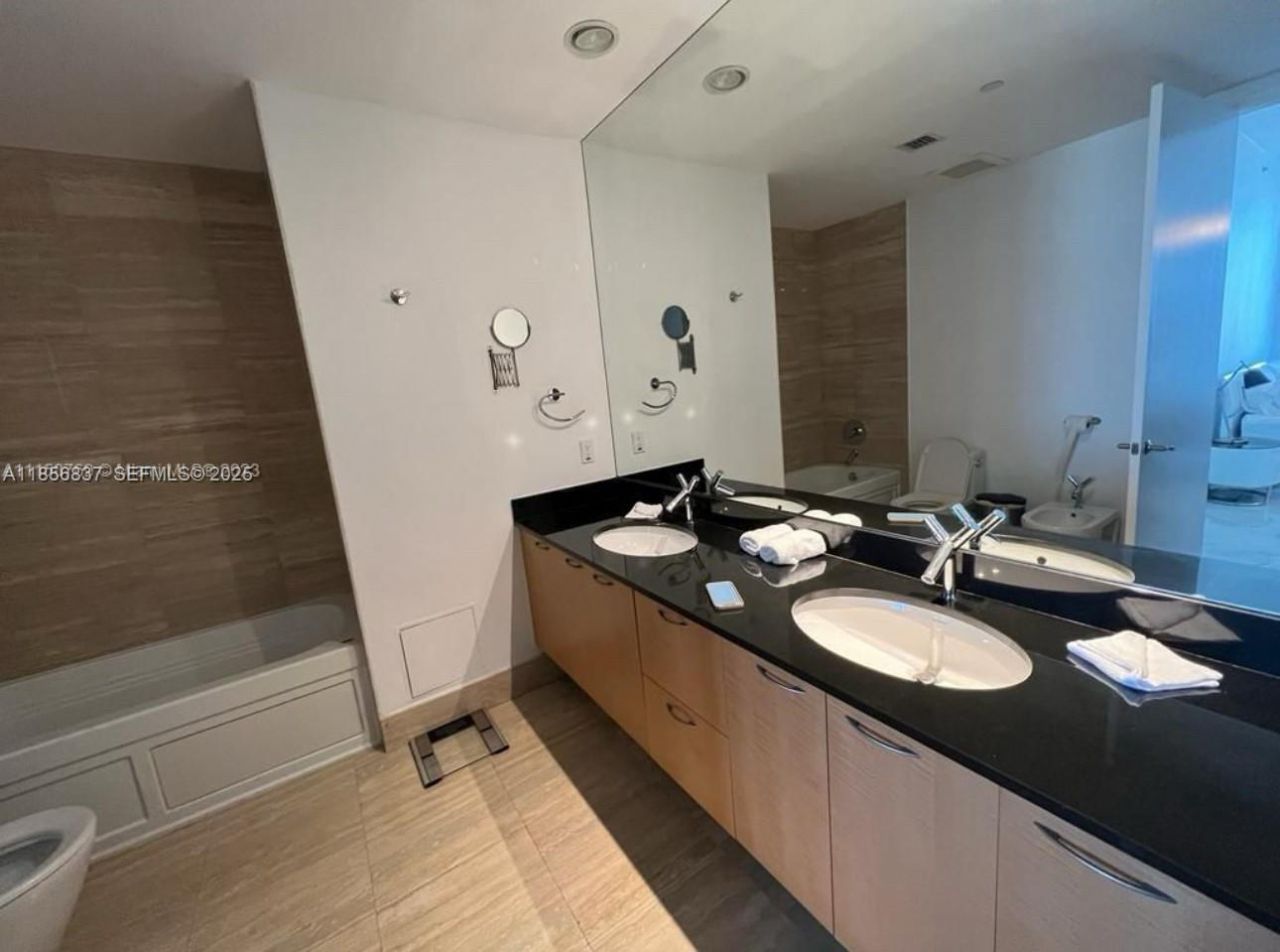 15811 Collins Ave, Unit 2805, Sunny Isles Beach, FL 33160 Photo