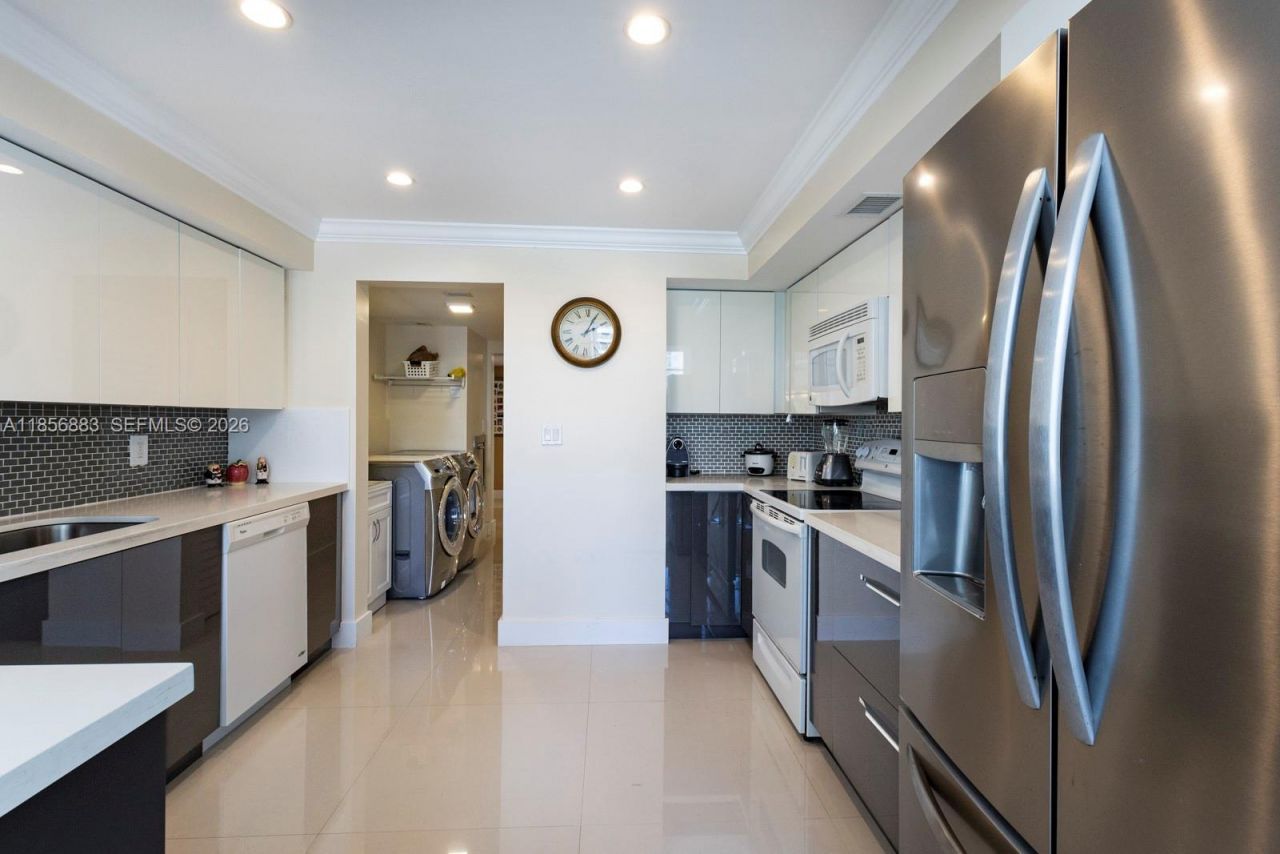 5660 Collins Ave, Unit 4B, Miami Beach, FL 33140 Photo