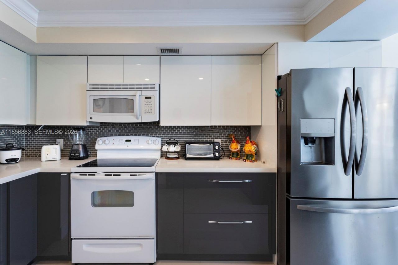 5660 Collins Ave, Unit 4B, Miami Beach, FL 33140 Photo