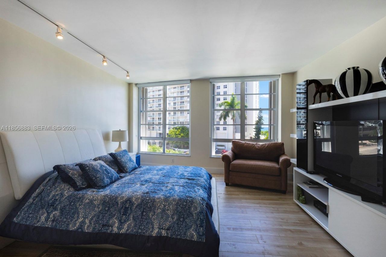 5660 Collins Ave, Unit 4B, Miami Beach, FL 33140 Photo