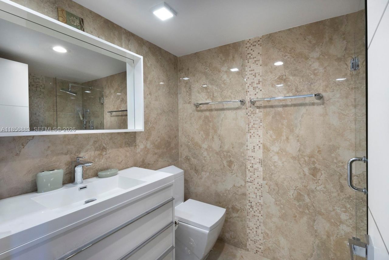 5660 Collins Ave, Unit 4B, Miami Beach, FL 33140 Photo