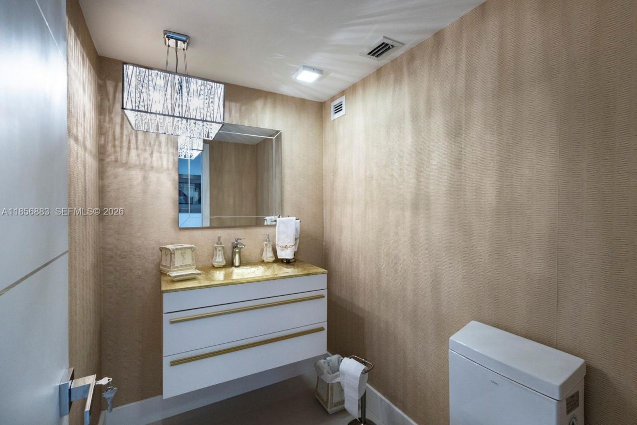 5660 Collins Ave, Unit 4B, Miami Beach, FL 33140 Photo